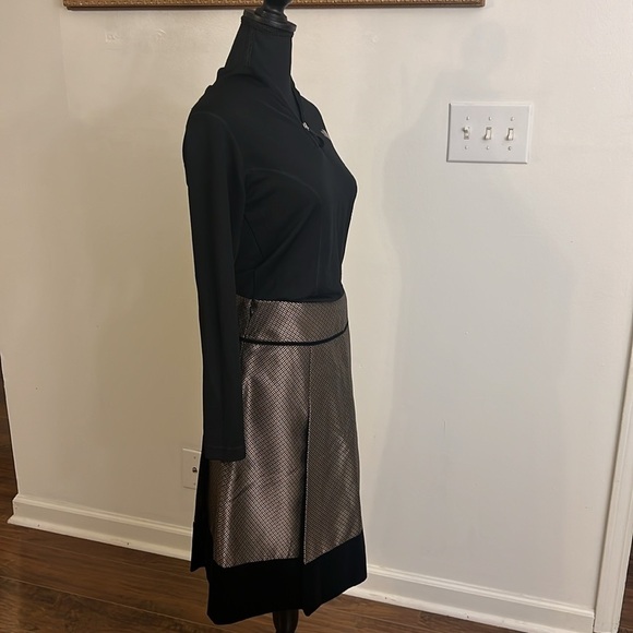 Ann Taylor Silk and Cotton Blend Gold Print and Faux Velvet Lined Skirt, Sz. 2. - Picture 5 of 12